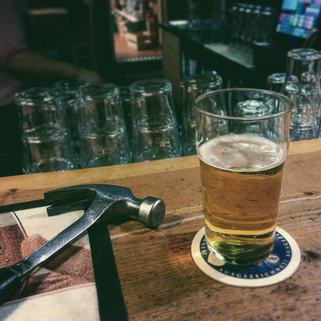 Beer, hammer & nails
.
Left the Copenhagens and went to Jutland to a meeting. I went to a pub when I