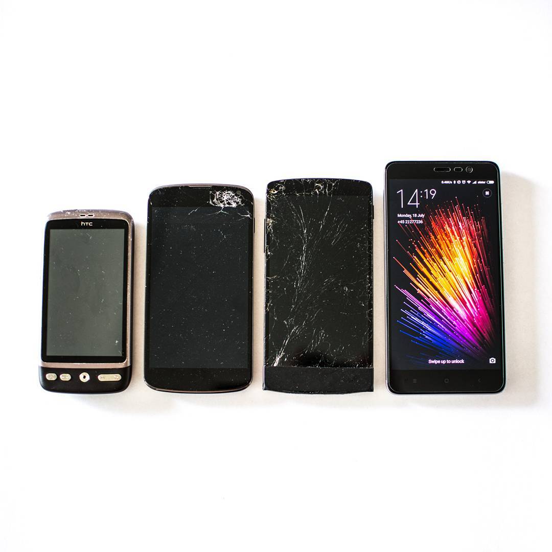 My trusty old Nexus 5 died after have looked like a trainwreck for half a year. I have said goodbye 